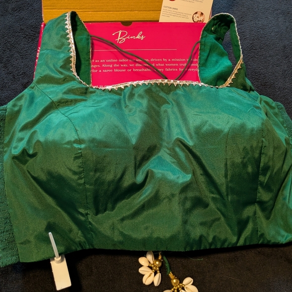 Binks Beautiful Green Sleeveless FlexiFit Saree Blouse With Gold Embellishments - Picture 4 of 7